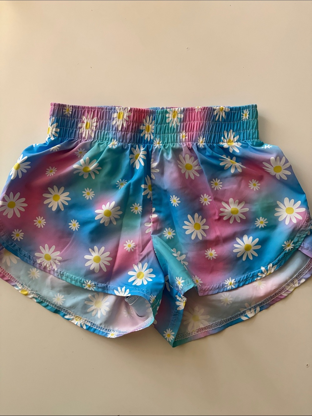 EUC Azarhia Girls pastel daisy print shorts 8/10
